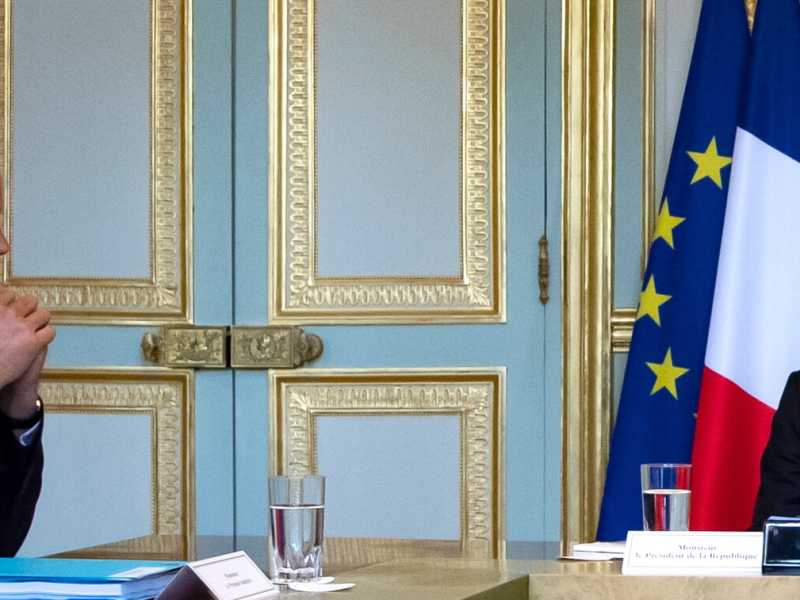 &Eacute;douard Philippe con Emmanuel Macron (foto LaPresse)