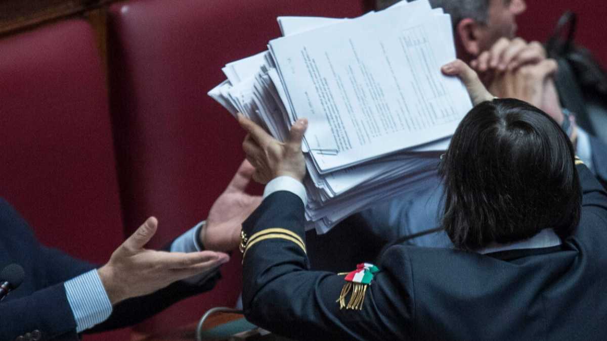 Immagine di Tutti contro la burocrazia