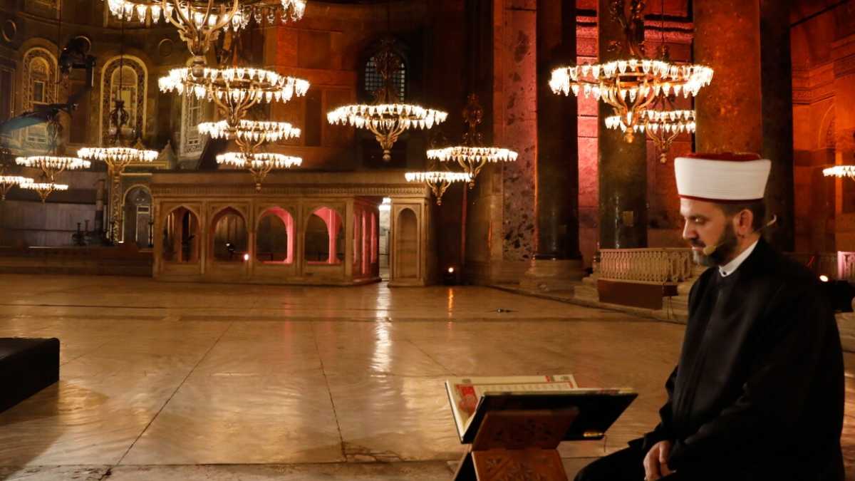 Immagine di Occidente ignavo. Erdogan vuole riportare Allah a Santa Sofia