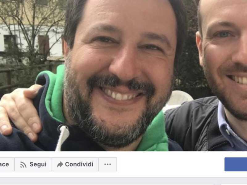 Matteo Gazzini, autore del post, insieme a Matteo Salvini (foto da Facebook)
