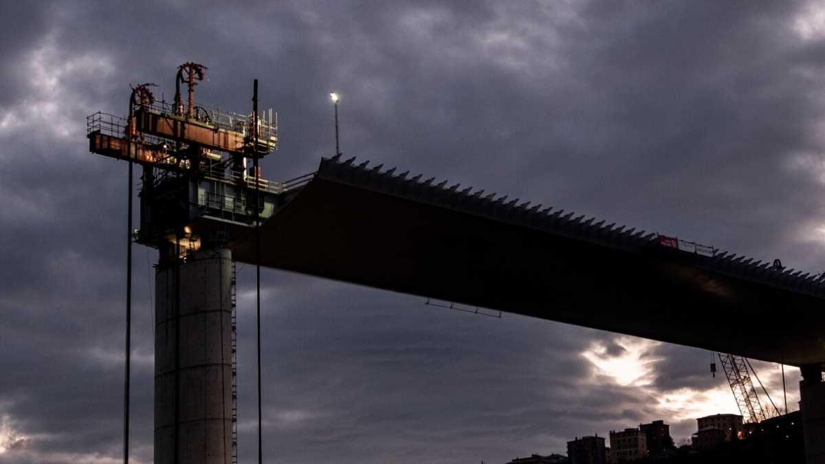 Immagine di Il ponte di Genova, cronistoria di un'impasse populista