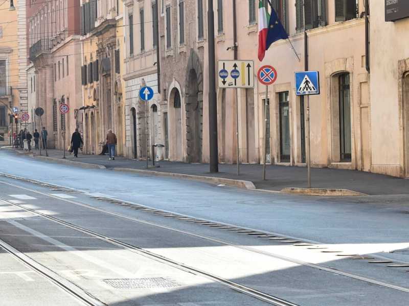 Via delle Botteghe oscure, a Roma (foto LaPresse)