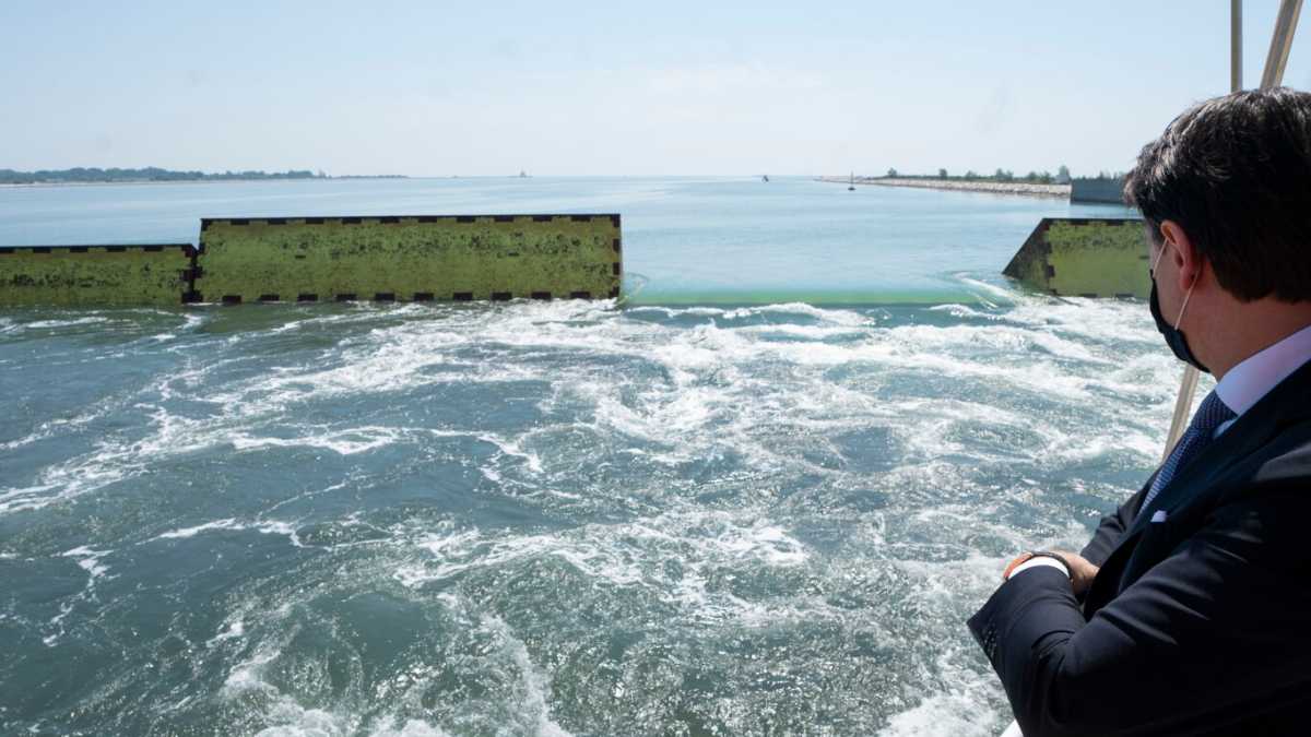 Immagine di Serve il Mose per salvare Venezia e una diga contro burocrazia e corruzione