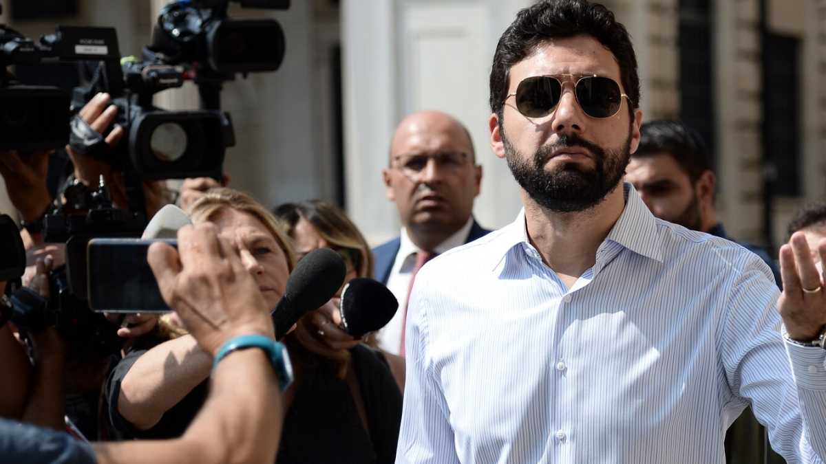 Immagine di "Ma che c'entra Berlusconi con noi?". Parla D'Uva (M5s)