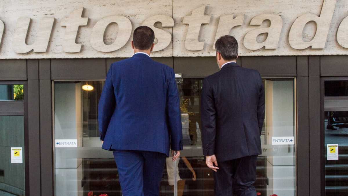 Immagine di La revoca ad Aspi porta a una nuova Alitalia o una nuova tassa sugli italiani