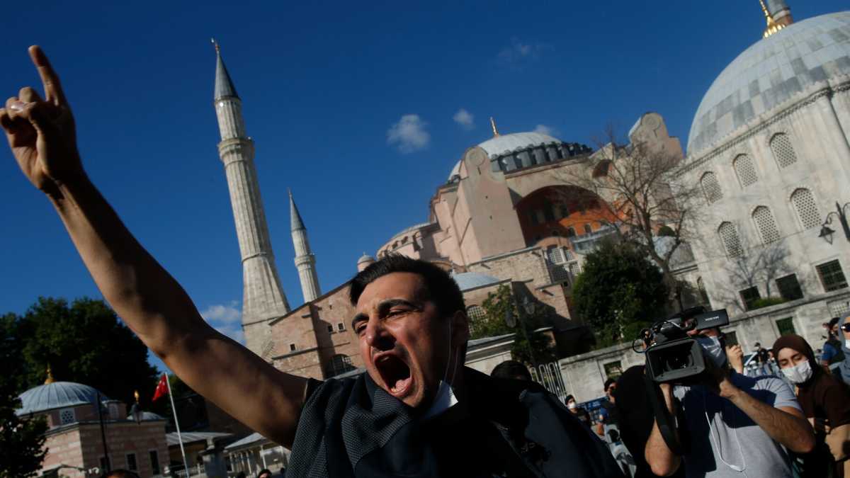 Immagine di Il dolore del Papa per Santa Sofia rischia di riaccendere lo scontro con Erdogan