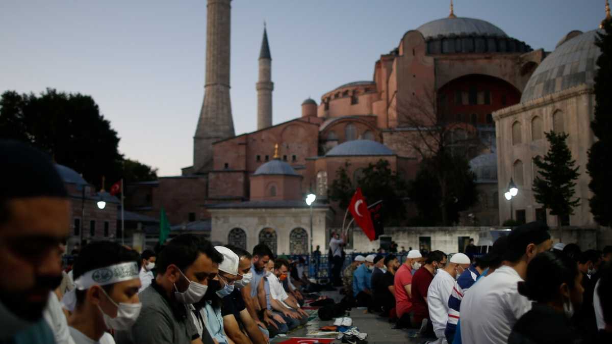 Immagine di Prima di Santa Sofia, quarant'anni di passività. Così l'Europa si è già sottomessa all'islam