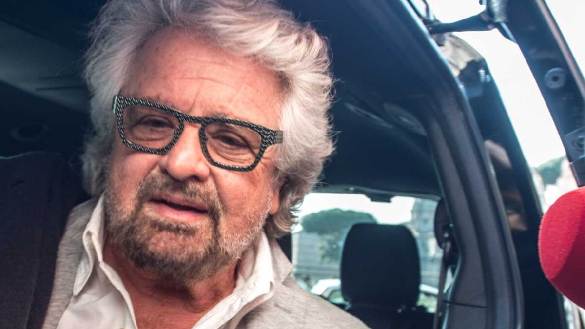 Immagine di Grillo si è lanciato fuori dalla macchina allo sbando