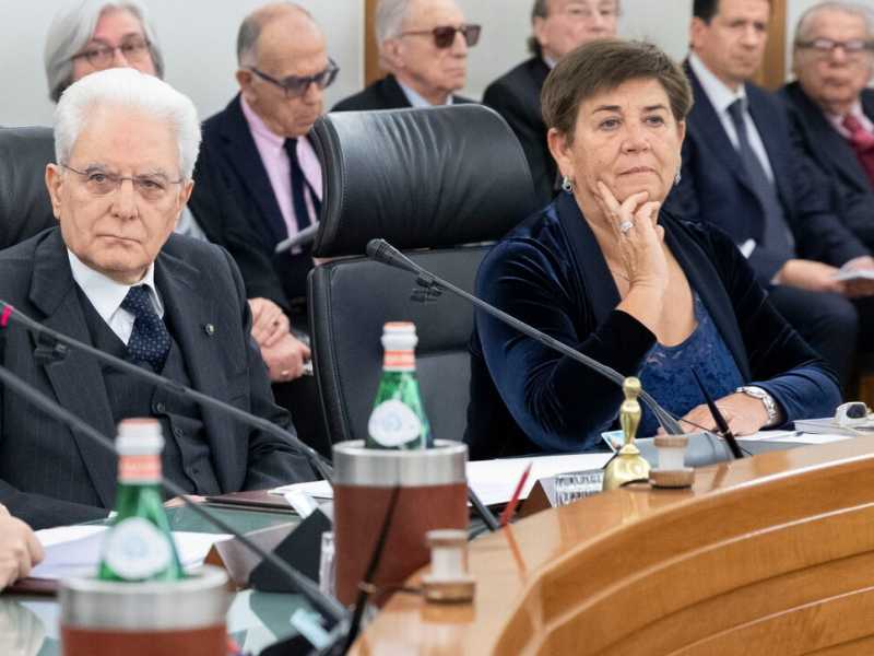 Sergio Mattarella presiede una riunione del Csm (foto LaPresse)