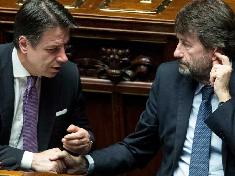 Il premier Giuseppe Conte e il ministro Dario Franceschini a Montecitorio, nel dicembre 2019 (foto LaPresse)