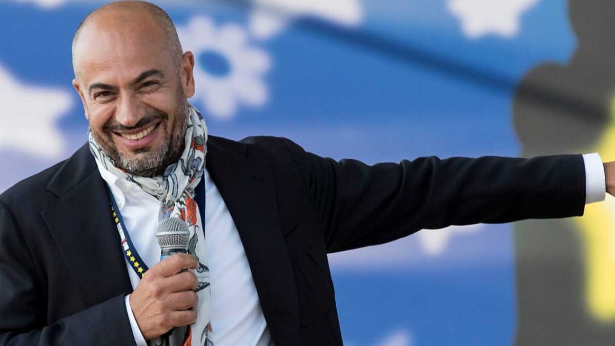 Immagine di Così Paragone vince la gazzarra grillina per il marchio "Italexit"