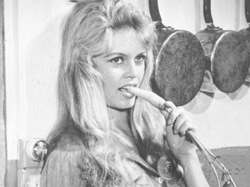 Brigitte Bardot durante le riprese del film &ldquo;Piace a troppi&rdquo; (foto LaPresse)