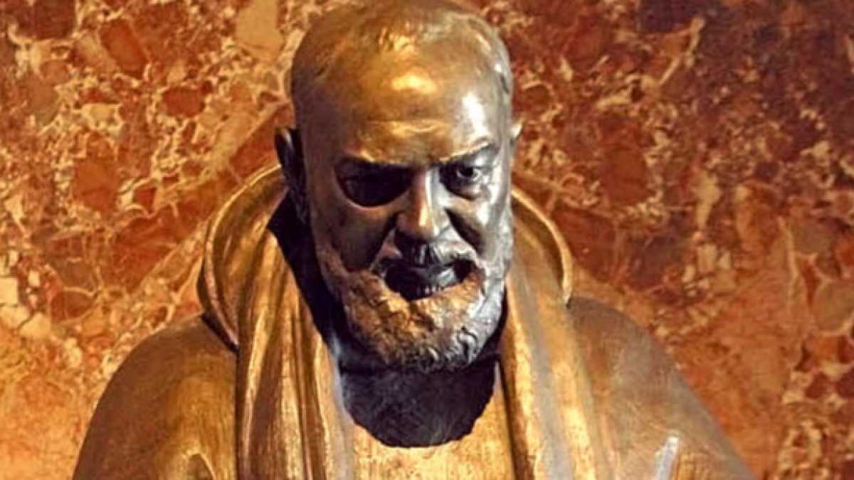Immagine di Padre Pio è il rifugio da Erdogan, Casalino e Amazon