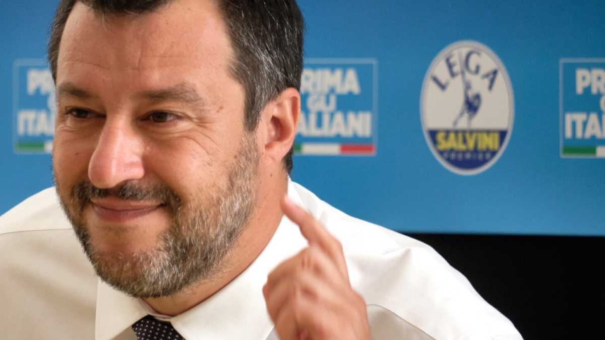Immagine di A Matte', ma che stai a di'? L'imbarazzo di Salvini sull'Europa
