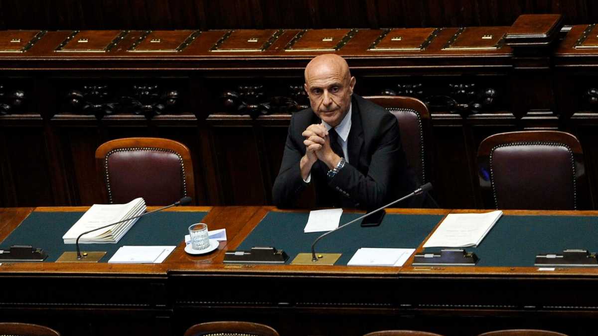 Immagine di La rimozione di Marco Minniti da parte del Pd