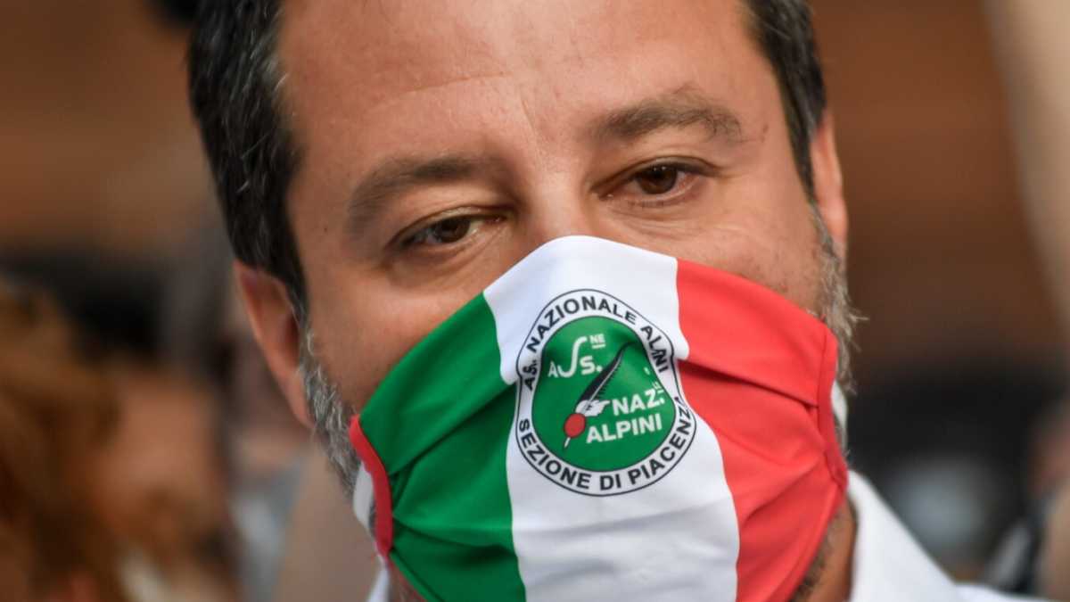 Immagine di Cari cialtro libertari giù la mascherina
