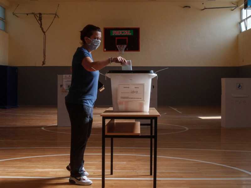 Il voto in Macedonia (foto LaPresse)