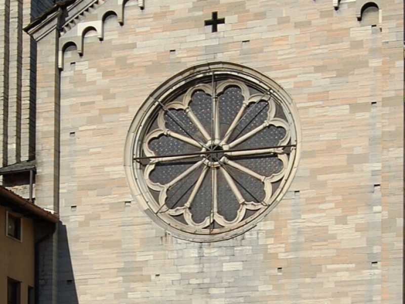La Basilica di San Fedele, a Como, risalente al 1120 (foto Wikipedia)