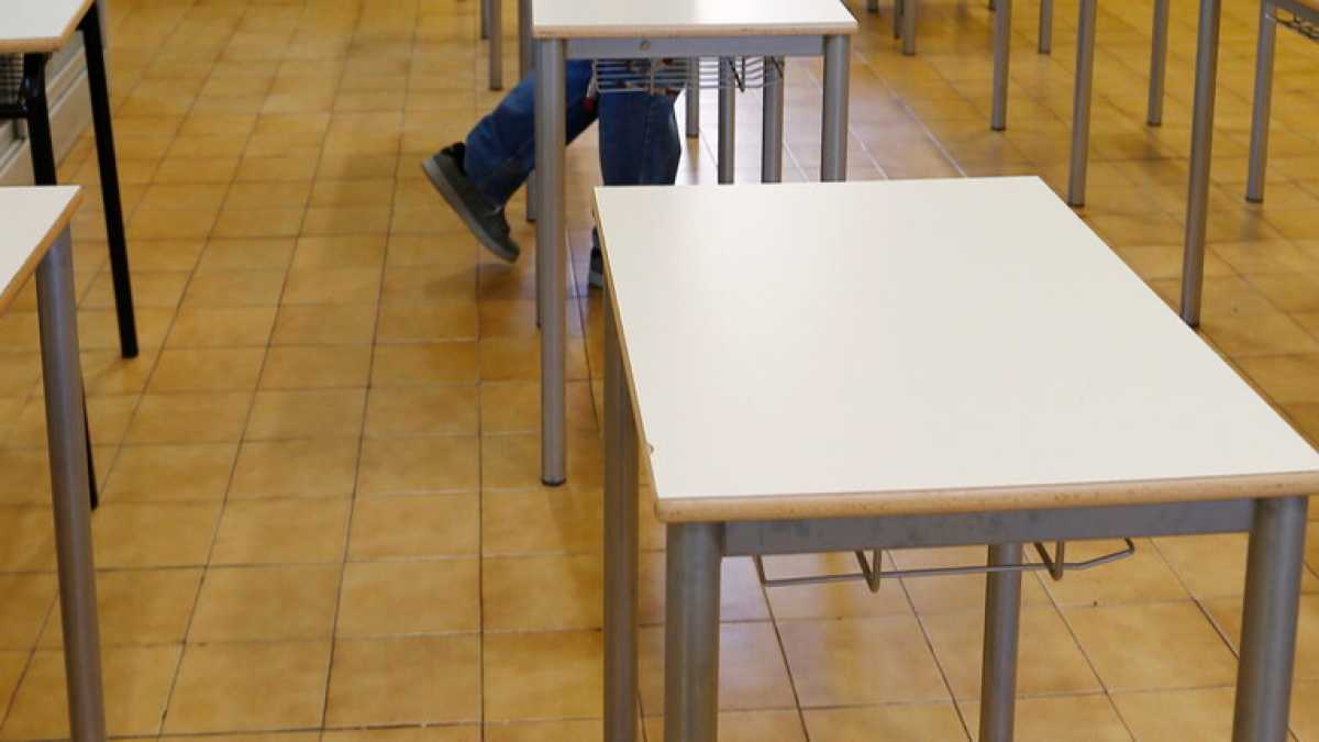 Immagine di Bando rinviato. Arcuri si corregge (di nuovo) sui banchi scolastici