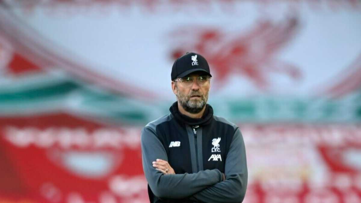 Immagine di Una Premier in poltrona. Il Liverpool vince il campionato dopo 10.916 giorni. Da casa