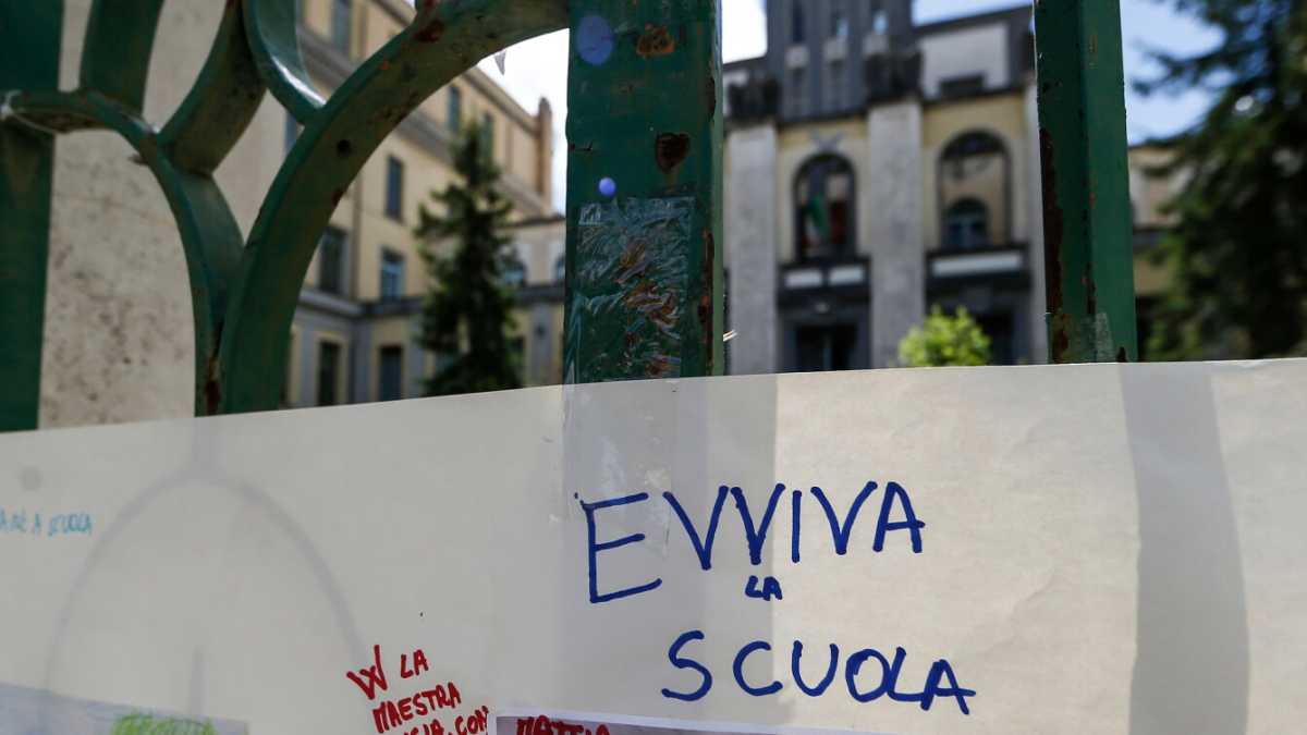 Immagine di Meno sindacati, più scuola