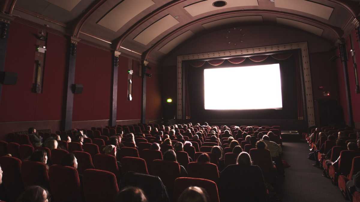 Immagine di Contrordine, i cinema riaprono (ma con quali film?)