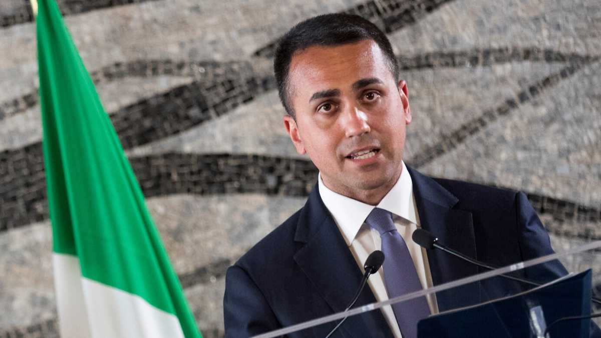 Immagine di Di Maio nello stretto