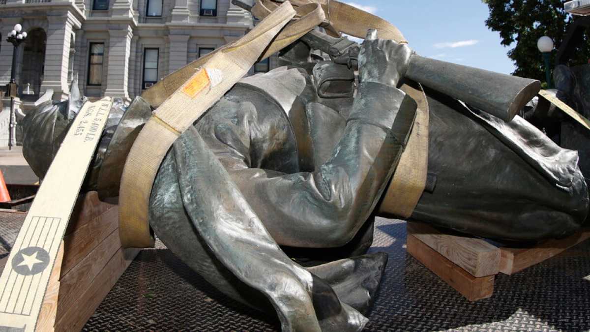 Immagine di Anche le statue muoiono
