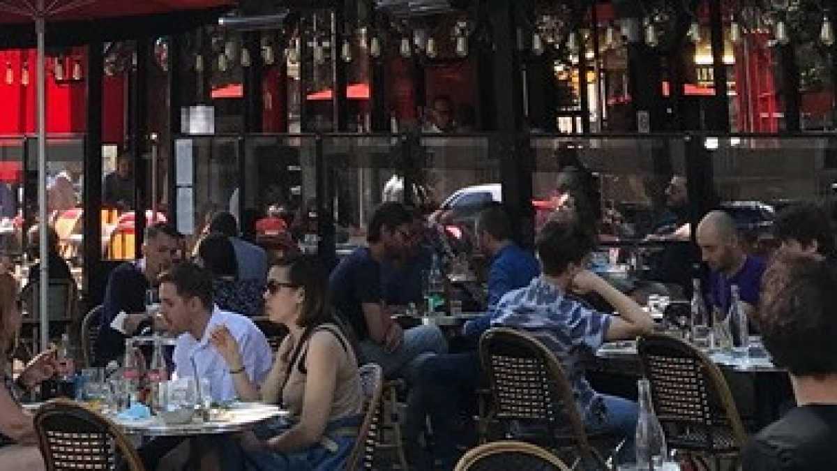 Immagine di A passeggio per Parigi a guardare la sua riapertura che tutti chiamano “rinascita”