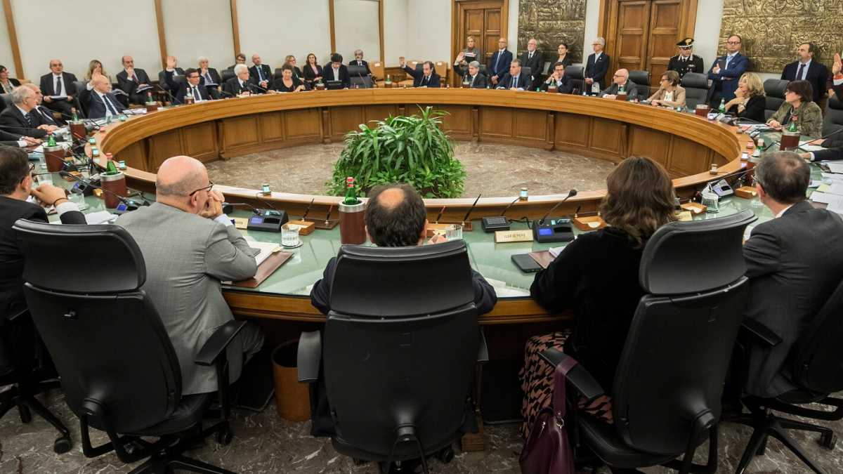 Immagine di Basta status quo