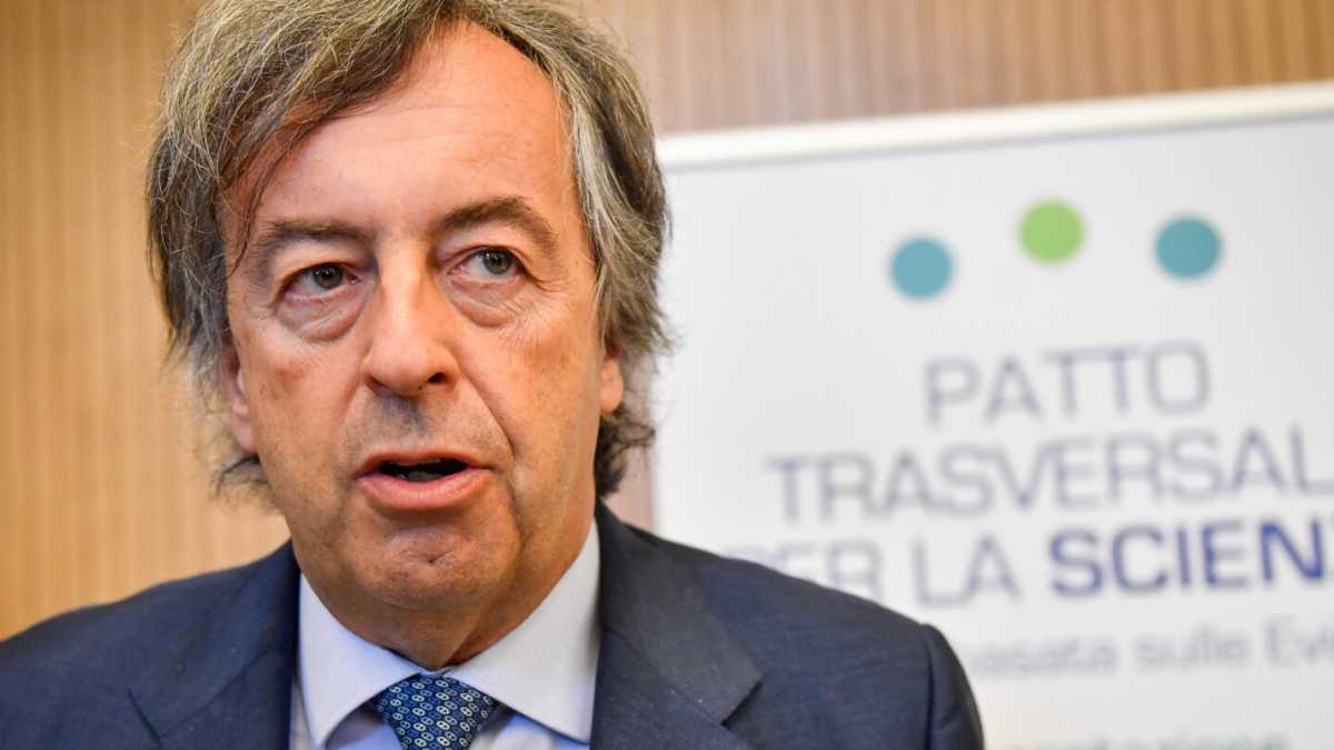 Immagine di Ma quale Burioni? Il conflitto d'interessi è quello degli idoli di Codacons e Iene