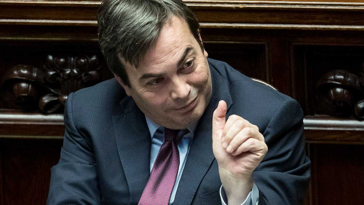 Immagine di Il Mes non è più un tabù e Amendola dice che il governo valuterà a luglio