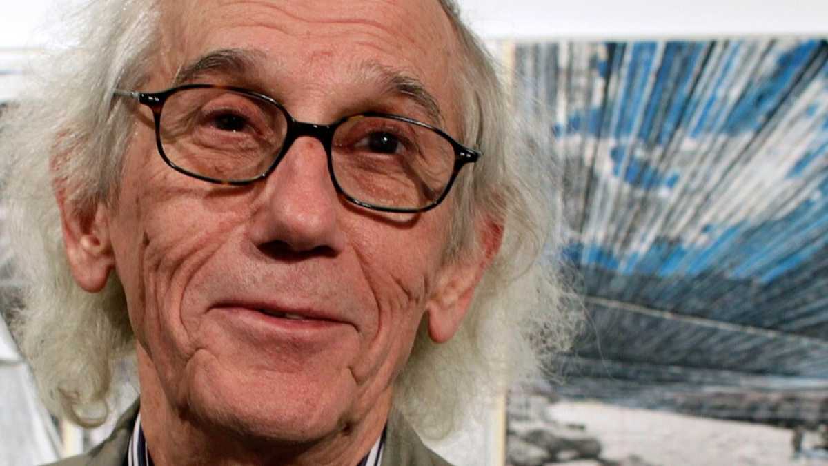 Immagine di Christo e l'arte di nascondere il bello giocando con urbanistica, architettura, teatro e scultura