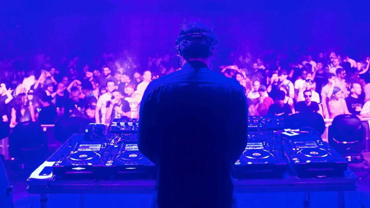 Immagine di Il presidente dei "discotecari" ci spiega perché ballare a 2 metri di distanza non ha senso