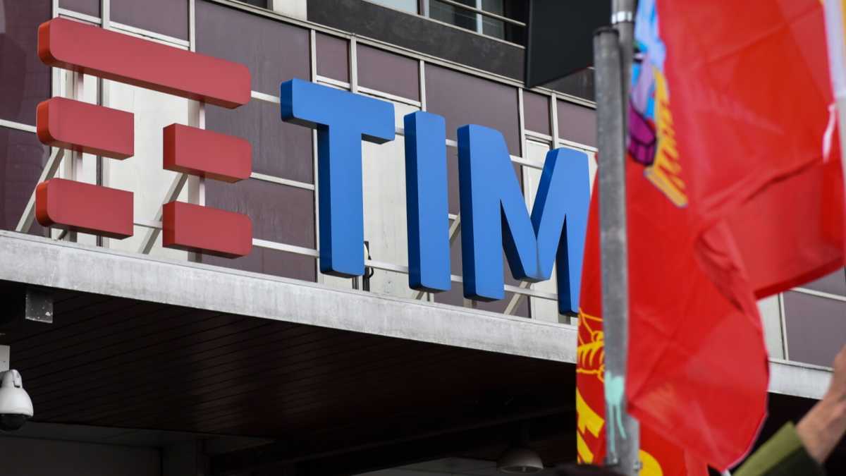 Immagine di Grillo vuole Tim via Cdp. Nasce la prima merchant bank che parla genovese