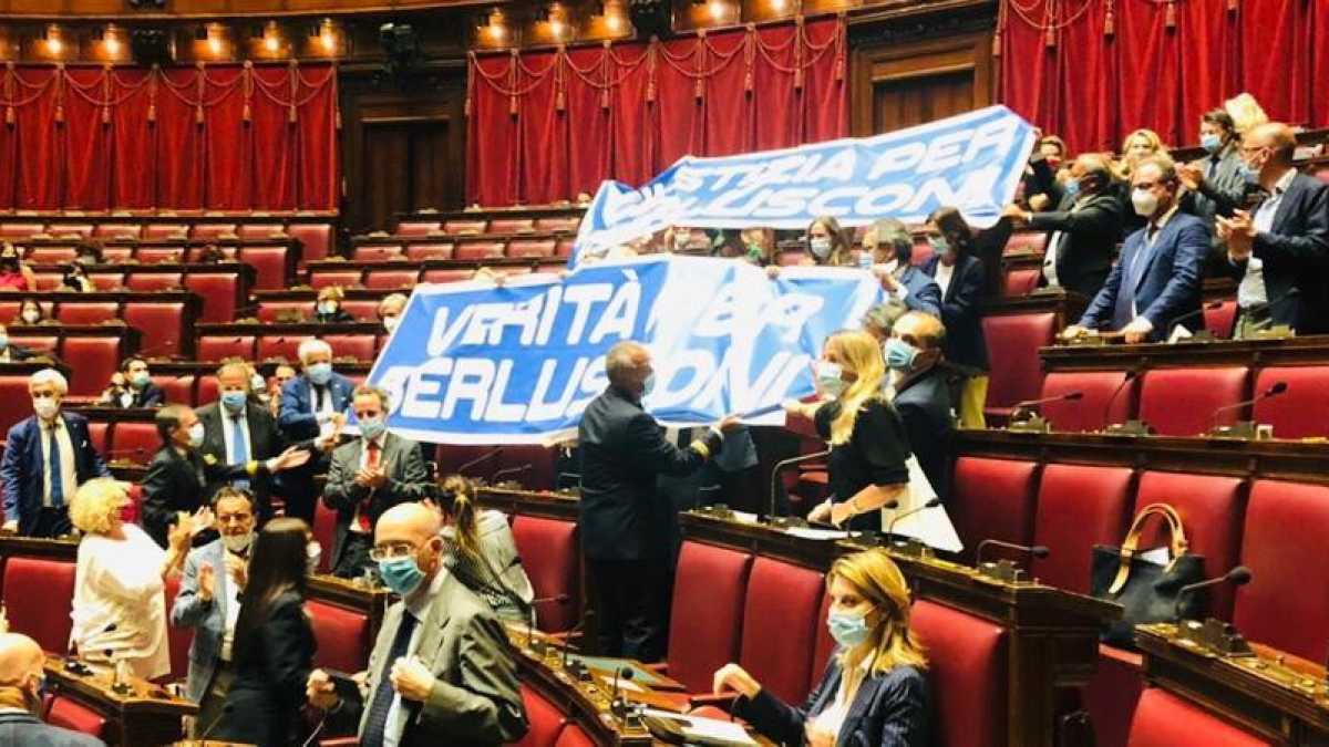 Immagine di Perché si è tornati a parlare di "colpo di stato giudiziario" nei confronti di Berlusconi?