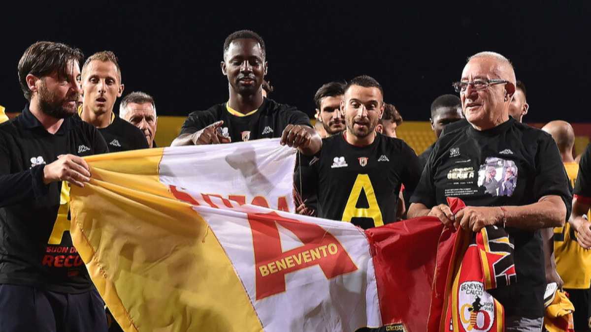 Immagine di Mastella ci racconta Benevento che festeggia (con moderato contegno) la Serie A