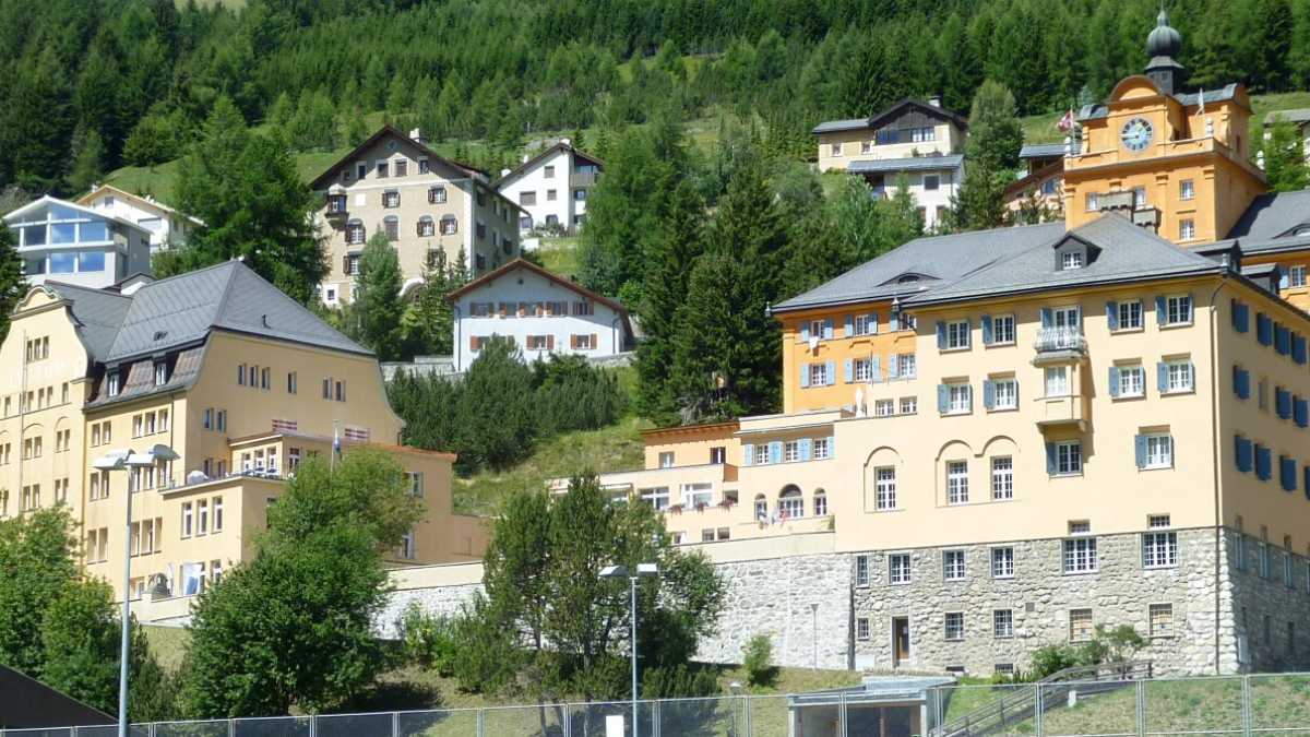 Immagine di La fuga scolastica in Engadina dei rampolli vip di Milano (con mamme)