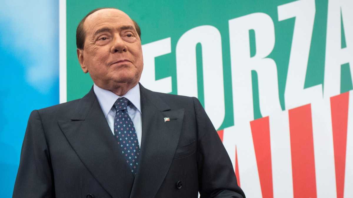 Immagine di Il doppio sogno del Cavaliere riabilitato: senatore a vita o capo di stato