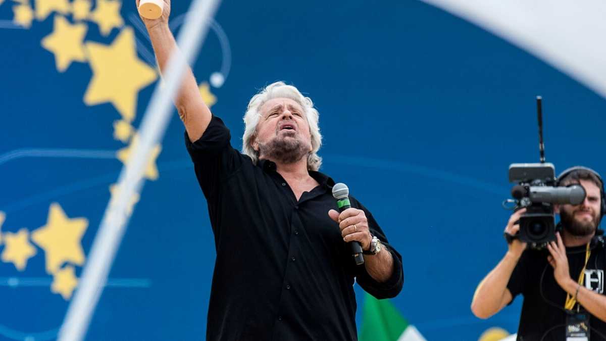 Immagine di Grillo recita tutti i ruoli pur di sfuggire alla responsabilità