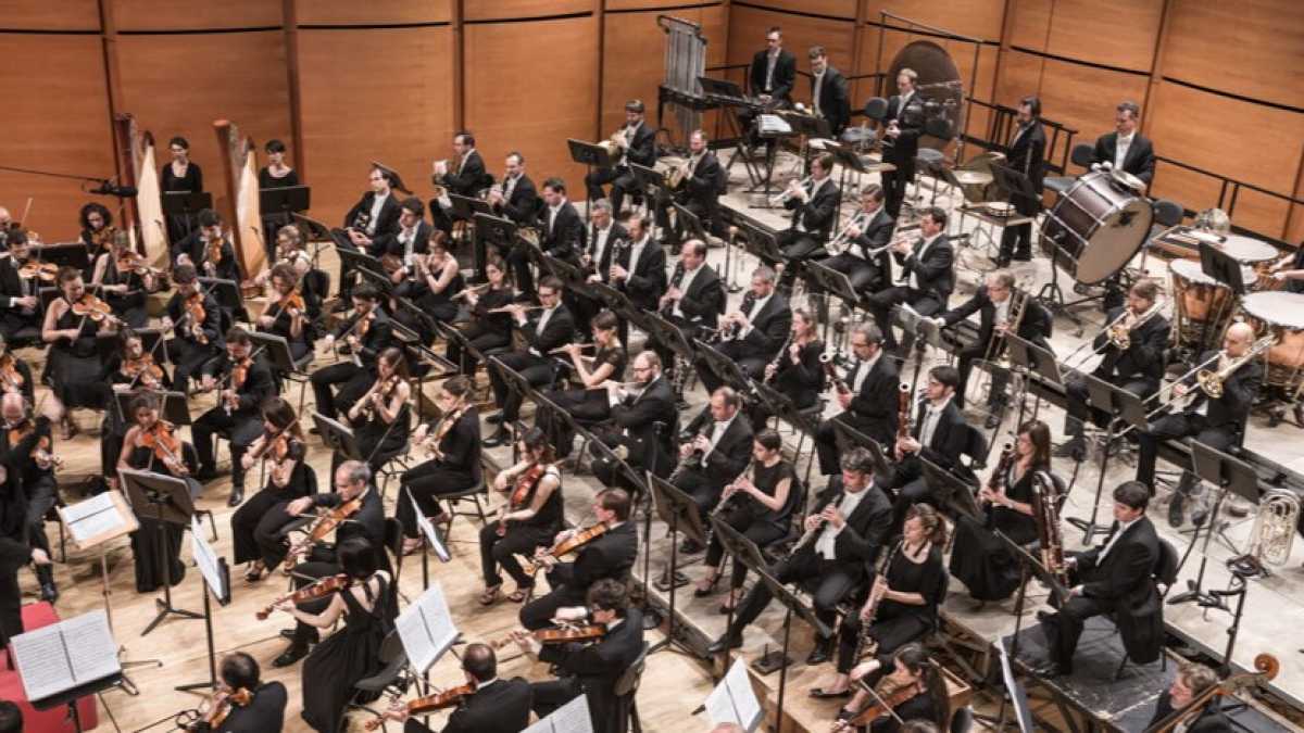 Immagine di C’è una Verdi che vola sui tetti (e sui social) perché la musica a Milano non smette mai