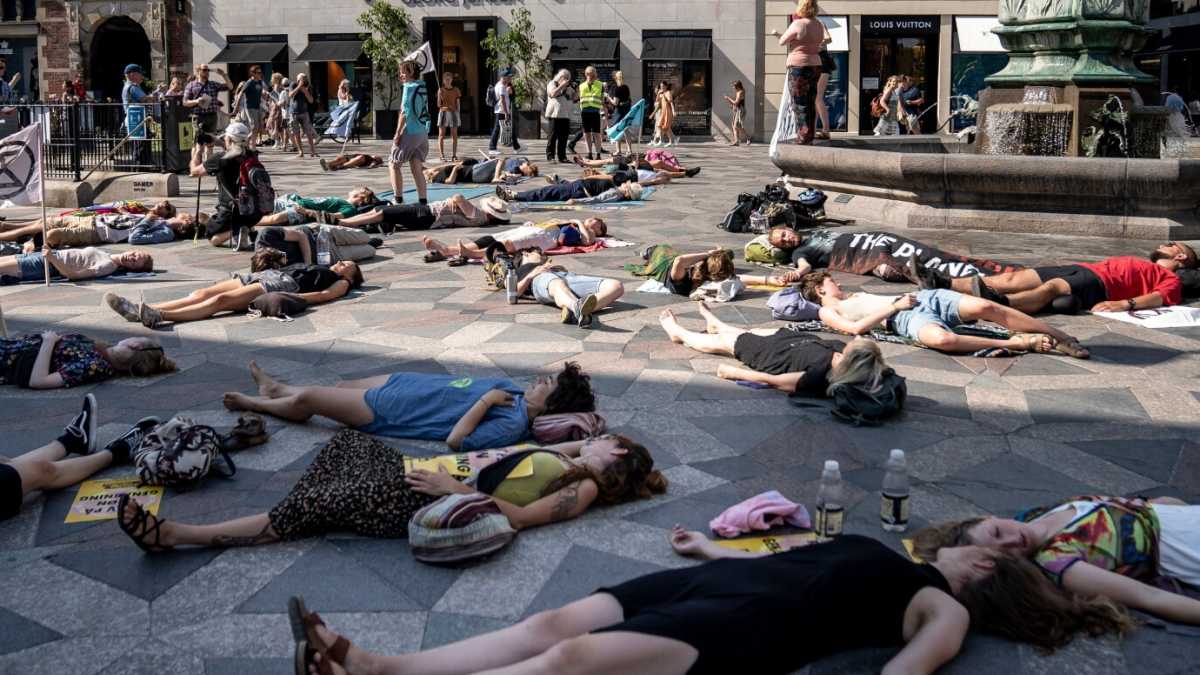 Immagine di Notizie dalla prossima catastrofe, con guida preventiva per devoti e no