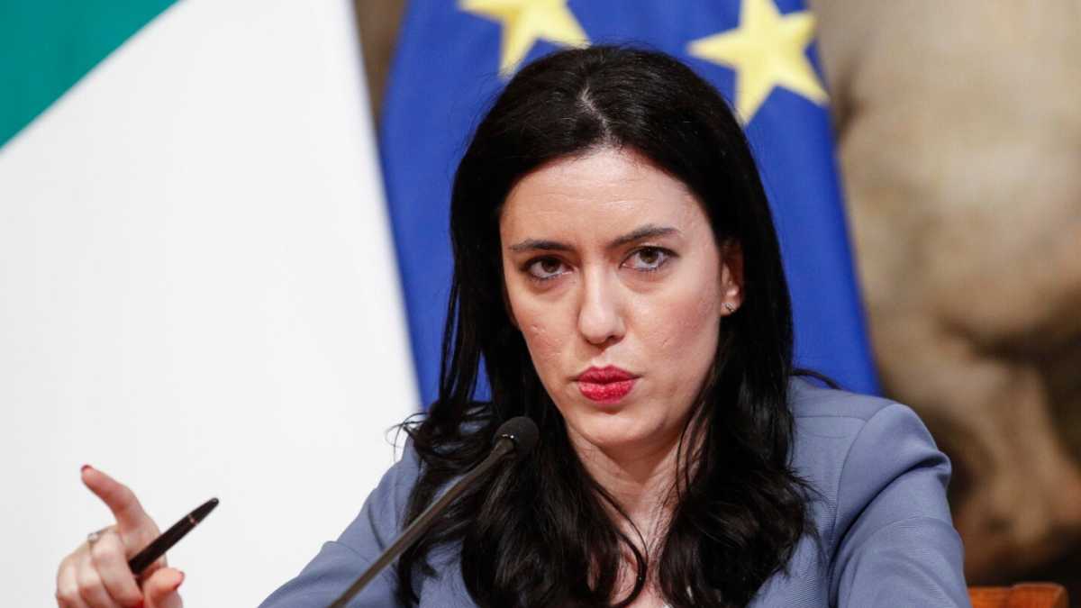 Immagine di Chi sparecchia a destra? Il 14 a scuola. Con bagaglio a mano!