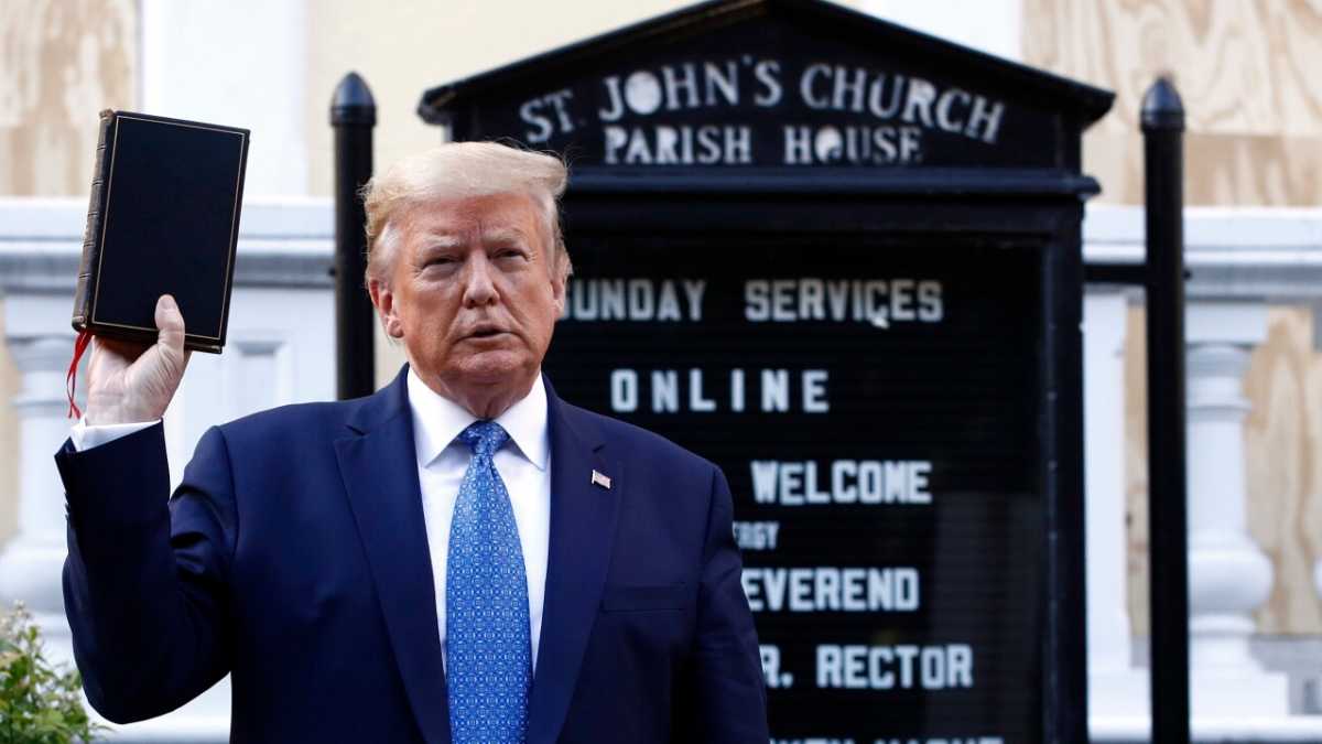 Immagine di L’inginocchiatoio della gente in divisa e altri segnali dicono che Trump è battibile