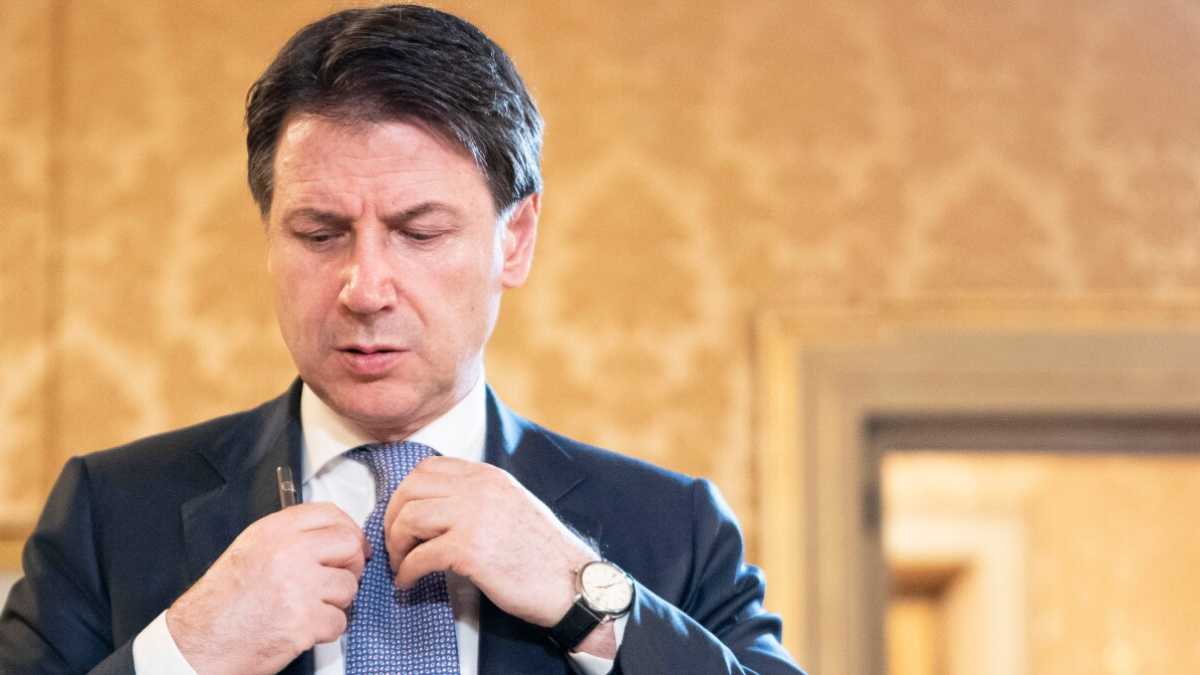 Immagine di Conte decide anzi no