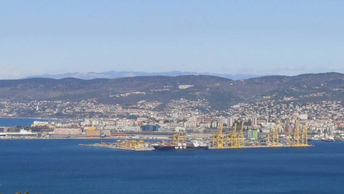 Immagine di Così la burocrazia danneggia il porto di Trieste