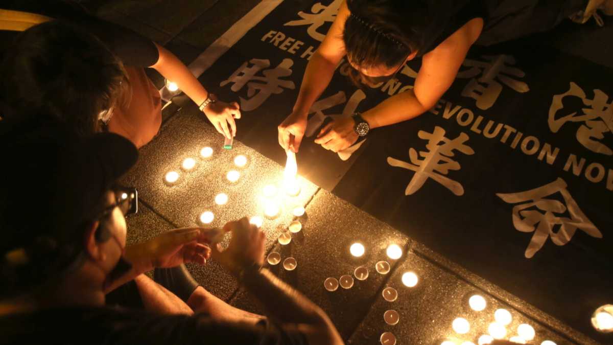 Immagine di Hong Kong resiste. Da sola