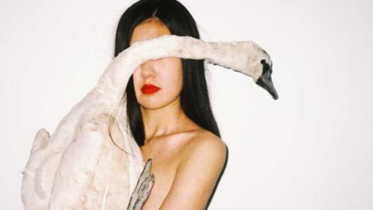 Immagine di Ren Hang e le similitudini tra censura cinese e censura social californiana