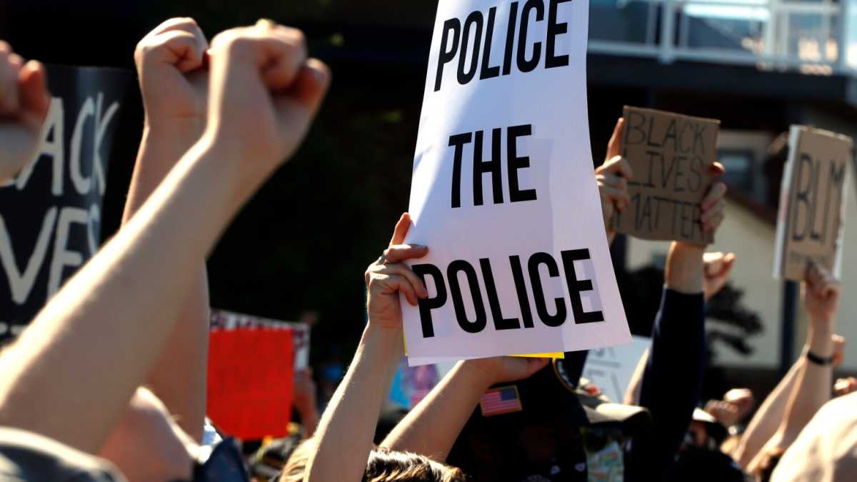 Immagine di “Abolish the police”, come servire una schiacciata a Trump