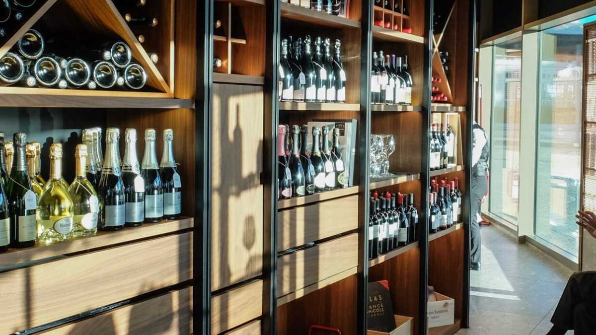 Immagine di Il vino meglio prenderlo in enoteca che su internet